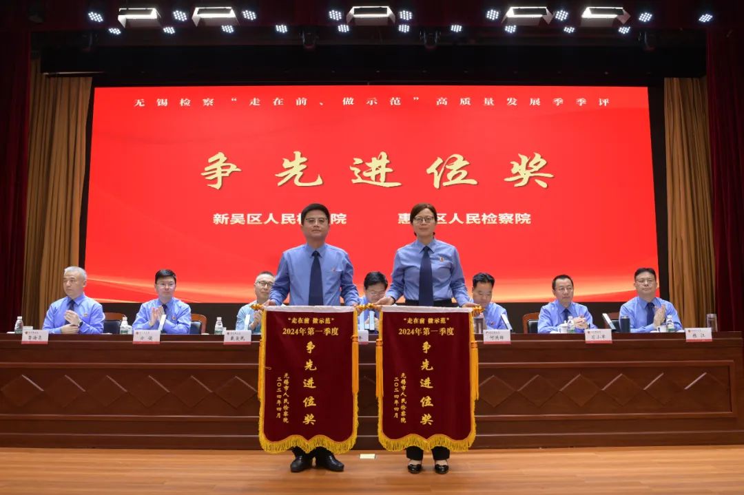頒獎(jiǎng).jpg